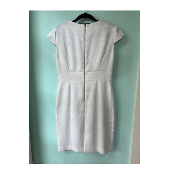 Tahari Authur S.Levine White Dress Gold Details Cap Sleeve 10 - Picture 4 of 13